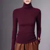Suéter de lana de hilo Yangzi finamente hilado para mujer, suéter delgado de cuello alto ajustado para otoño e invierno en color café, top de punto de alta gama como capa base