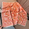Lenço Quadrado Pequeno de Seda Imitação com Padrão de Castanha Vintage, Lenço de Cabeça Estiloso e Versátil, Xale, Lenço para Pescoço com Proteção Solar, Lenço Feminino