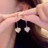Pendientes de Aleación de Cobre Pendientes Simples en Forma de Corazón para Mujer 2025 Nuevo Estilo Muy Brillantes Pendientes de Lujo Ligero de Celebridad de Internet