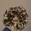 Acessórios de Cabelo de Moda Europeia e Americana de Alto Padrão Outono e Inverno, Scrunchie de Cetim com Estampa de Leopardo, Faixa de Cabelo Estilo Coreano Retrô Elegante para Rabo de Cavalo e Coque