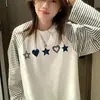 Camiseta Feminina Listrada Color Block com Gola Redonda e Manga Longa Tendência Primavera e Outono Nova Oversized Versátil Moda Top