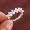 Anillo de Banda de Perlas Doble Fila Retro Francés Borde Dorado con Perlas Diseño Exquisito Atmósfera Suave Joyería