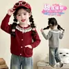 Cardigã suéter para meninas, novo estilo outono 2026, conjunto de outono infantil moderno e bonito, jaqueta com gola de renda para bebê, primavera e outono