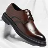 Zapatos de Cuero para Hombre 2026 Zapatos Formales de Negocios Casuales para Boda Novio Zapatos de Oficina que Aumentan la Altura Zapatos Retro Británicos