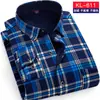 Camisa de Franela Forrada para Hombre Otoño/Invierno 2026, Cuadros Cepillados, Top Casual para Hombres de Mediana Edad, Camisa de Manga Larga para Exportación