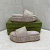 Pantuflas de Suela Gruesa Marca G Modelo Nuevo 2026 Sandalias de Plataforma con Cuña Impermeables Suela de Plataforma Bordada Sandalias Deslizantes Casuales Versátiles