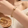 Pulseira Quadrada de Zircônia Inoxidável de Aço Titânio para Mulheres Joias Exquisitas Minimalistas Novos Acessórios de Mão Versáteis Japoneses e Coreanos Design de Nicho