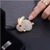 Broche de Conejito Lindo Pequeño Elegante Estilo Japonés con Diamantes Completos para Mujer Pin Fijo para Traje Abrigo Accesorios Antiluz