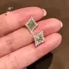 Mismo Estilo que los Pendientes de Estrella de Cuatro Puntas Hielo Triturado Incrustados con Diamantes Color Oro Arena de la Tienda de Oro Puzuo, Pendientes Retro de Lujo Ligero Vintage, Regalo para Novia