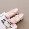 Sapatos de Couro para Meninas 2025 Primavera e Outono Novos Lolita Menininhas Sapatos de Princesa com Laço Sapatos Individuais Infantis Sapatos com Solado Macio