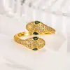 Anel Aberto em Forma de Cobra de Duas Cabeças e Olhos Verdes para Mulheres, Estilo de Luxo Leve de Nicho, Anel Personalizado para Dedo Indicador da Moda 2026