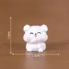 Fofa e feliz pequena estatueta de cachorro branco, perfeita para decorações DIY de casa de bonecas, enfeites de pendurar, paisagens em miniatura de mesa e pequenas peças decorativas
