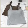 Camisola de Algodão Lisa para Mulheres com Lindo Design de Costas em U, Bojos Integrados, Copas Fixas, Adequada para Usar como Camada Base ou Peça Externa, Top Sem Mangas
