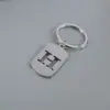 Venta Caliente de Productos Nuevos Transfronterizos 26 Letras Inglesas Huecas de Acero de Titanio Sin Decoloración Accesorios de Joyería Llavero 26 Letras