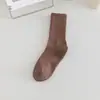 Meias femininas de cano médio, meias de algodão de cor sólida, absorventes de suor, estilo japonês, alta elasticidade, meias longas empilhadas femininas casuais da moda
