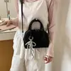 Bolsa de Boliche Portátil Coreana para Mulheres 2026 Nova Moda Tendência Bolsa Concha Versátil Ombro Transversal Pequena Quadrada