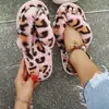 Comercio exterior transfronterizo talla grande 2023 verano nuevo moda europea y americana personalidad espiga clip dedo mujer Mao Mao pantuflas planas