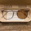 2026 Nuevos Gafas Fotocromáticas de Miopía de Alto Valor para Estudiantes Ligeras Sensibles a la Luz Adelgazantes Aspecto Natural Esenciales Marco Redondo Lentes Planas Fotocromáticas