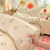 Juego de cuatro piezas de algodón puro tipo puff, grado A para maternidad e infancia, juego de sábana y funda de edredón frescas y sencillas estilo ins, juego de tres piezas de sábana bajera estilo dormitorio estudiantil