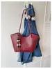 Venta al por mayor transfronteriza de bolsos de mujer de moda, nueva colección 2026, bolsos tote de alta calidad, bolsos de mano y bandoleras versátiles y sencillos