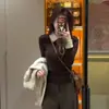 Tejido de terciopelo Andy, suéter de punto con cuello polo, nuevo estilo otoño/invierno, top básico para mujer, suéter interior de color block estilo francés