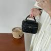 Bolso de Cadena Acolchado de Mano para Mujer, Verano 2026 Nuevo Bolso Balde Pequeño de Moda Trendy, Bolso Bandolera Versátil Estilo Ins