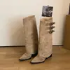 Fivela de cinto de garota ousada botas de cowboy western de bico fino para mulheres 2026 com babados salto plataforma acima do joelho botas longas de montaria