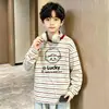 Camiseta infantil de algodão puro com retalhos listrados de manga longa 2026 primavera e outono casual versátil blusa base para meninos e crianças maiores moderna