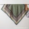 2026 Nuevo Bufanda Cuadrada Pequeña de Algodón Terciopelo Estampada por Ambos Lados para Primavera y Verano Bufanda de Cuello Versátil y Elegante para Mujer que Realza el Cutis