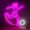 Letrero de Neón de Fútbol para Niñas - Decoración de Pared Deportiva Regulable con Alimentación USB, Regalos Únicos para Chicas Futbolistas Mujeres, Luces de Neón LED para Amigos Dormitorio Universitario Accesorios para Aficionados al Fútbol