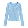 Camiseta de manga larga para mujer, top de punto fino elástico para primavera 2024, con botón bordado en el pecho y cuello tipo Henry