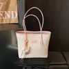 Bolso de Lujo de Gama Alta para Viajes Diarios de Mujer, Nuevo Modelo Primavera 2026, Bolso de Hombro de Gran Capacidad para Salir, Bolso de Mano