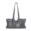Bolso de hombro versátil de moda estilo europeo y americano transfronterizo para mujer, principios de otoño 2026, bolso de hombro personalizado retro de gran capacidad con tachuelas
