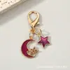 Llavero combinado de pentagrama calado y luna creciente transfronterizo, colgante de mochila de estrella y luna de esmalte colorido con cierre de langosta, accesorio pequeño