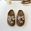 Zapatos Unisex Infantiles Estilo Verano 2026 Dibujos Animados Birkenstock Suela Suave Antideslizantes Niños Medianos y Grandes Huecos Transpirables para Exterior Zapatos Medios Cerrados