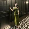 Vestido de Suspensório Veludo Verde Cintura Longa Slim Fit High-End Decote Quadrado Cauda de Peixe Diário Primavera e Outono Feminino
