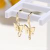 Pendientes pequeños de mariposa con forma de gancho para la oreja, chapados en cobre, de color oro auténtico de 18 quilates, hechos a mano, accesorios de joyería para las orejas.