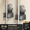 Soporte para mopa con ventosa fuerte para uso doméstico, estante de almacenamiento de pared sin taladro para baño y inodoro, clip para mopa con gancho adhesivo