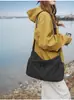 Bolsa de Ombro de Tecido de Nylon Nova Tendência Verão 2026 para Mulheres, Grande Capacidade, Bolsa Transversal Esportiva Leve, Bolsa Tote Versátil