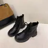 2026 Novas Botas Martin Estilo Britânico Femininas Outono/Inverno Botas Curtas Sola Grossa Fashionable Casuais Versáteis Couro Macio Estilo de Rua