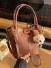 Estilo nuevo transfronterizo, bolso de un solo hombro relajado y chic, bolso cruzado de moda y tendencia para mujer, bolso tote tipo cubo simple y elegante