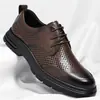 Sapatos Masculinos de Couro, Verão Respiráveis e Confortáveis para Traje Formal de Negócios, Sapatos Casuais Masculinos Vazados de Verão, Novos Sapatos de Casamento para Homens 2026