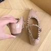 Verano 2025 Nuevo Estilo Una Línea Suela Plana de Moda Versátiles Zapatos de Ballet Punta Fina Charol Aumento Interior con Remaches para Mujer