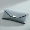 Caja cuadrada para gafas de sol con hebilla cuadrada, grano de lichi, caja de cuero para gafas, caja de regalo para gafas de sol de compresión al por mayor, logotipo imprimible, cuero vintage