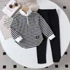 Amazon Europeu e Americano Outono Novo Roupas para Meninas e Crianças Tops de Manga Longa com Listras Pretas e Brancas com Conjunto de Calça Preta