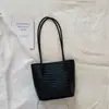 2026 Bolso de mano tejido simple de moda para mujer, ligero de verano, estilo vintage, para vacaciones, para ir al trabajo, de hombro, cruzado