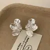 Brincos de Flor Dourado Café com Zircônia Incrustada, Luxo Leve e Requintados para Mulheres, Personalidade de Nicho, Design Versátil, Joia de Orelha Moderna e Simples