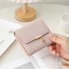 Fabricante Directo Billetera Corta para Mujer Estilo Japonés y Coreano Transfronteriza Fresca PU Simple Versátil Colgante Hoja Plegable Bolso con 70% de Descuento