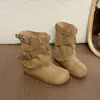 Botas de hebilla de cinturón retro de gamuza estilo Melard para mujer, nueva colección otoño/invierno 2026, forradas de felpa para abrigar, botas de moda