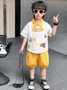 Conjunto de Camisa Cartoon para Meninos 2026 Roupa de Verão Fofa para Bebês de Manga Curta Conjunto de Duas Peças da Moda Estilo Coreano para Meninos